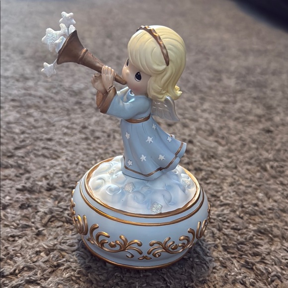 Precious Moments Trumpeting Angel Musical - Picture 1 of 4